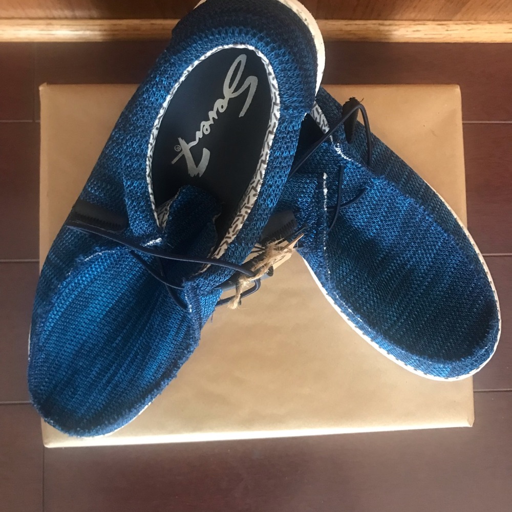 "Brand-New" ON SALE NOW SEVEN -7  MALIBU slip on sneakers  60% DISCOUNT - Picture 9 of 10